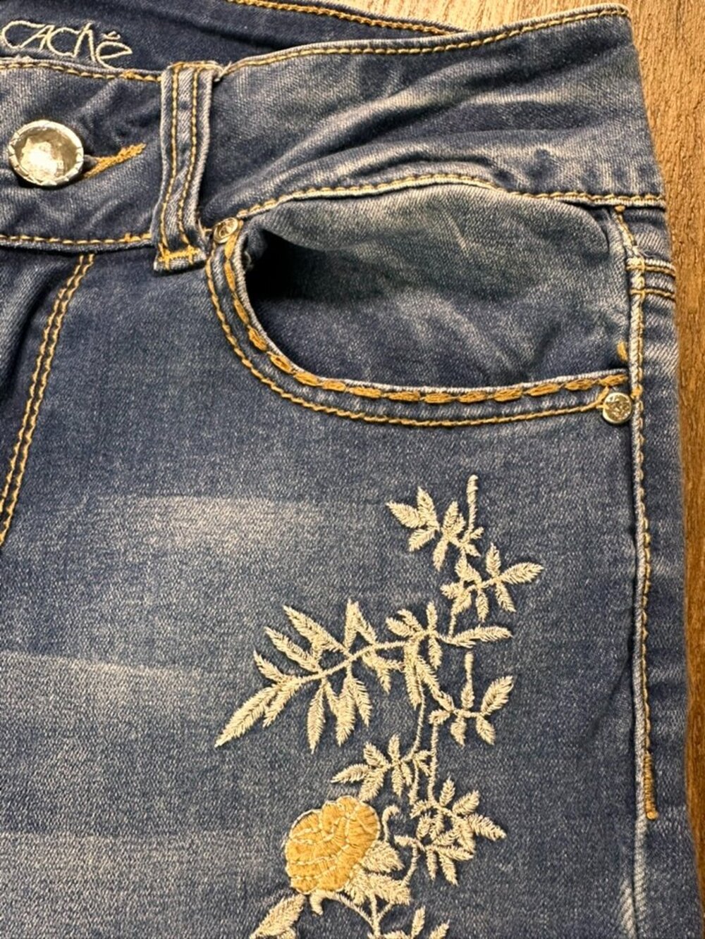 Caché Y2K Floral Embroidered Flare Jeans Women's Low/Mid Rise Sz 4 - Picture 5 of 16